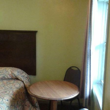 Louisa Loyalty Inn المظهر الخارجي الصورة
